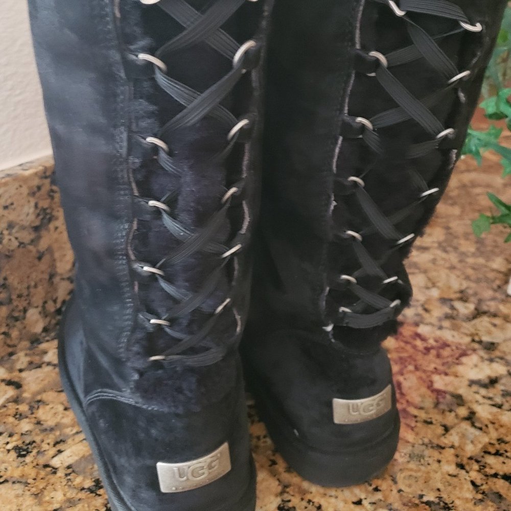 UGG Australia Women's Roseberry Sheepskin Boots 9 Black Suede Leather Fur